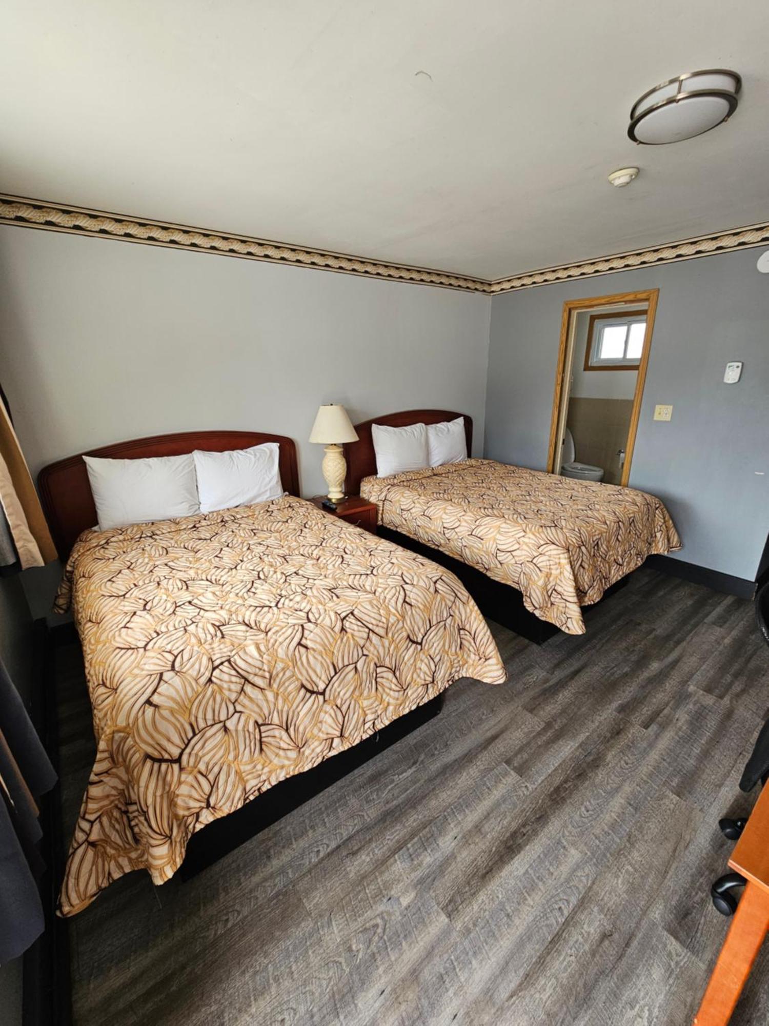 Forest Plaza Motel Mount Forest Екстериор снимка