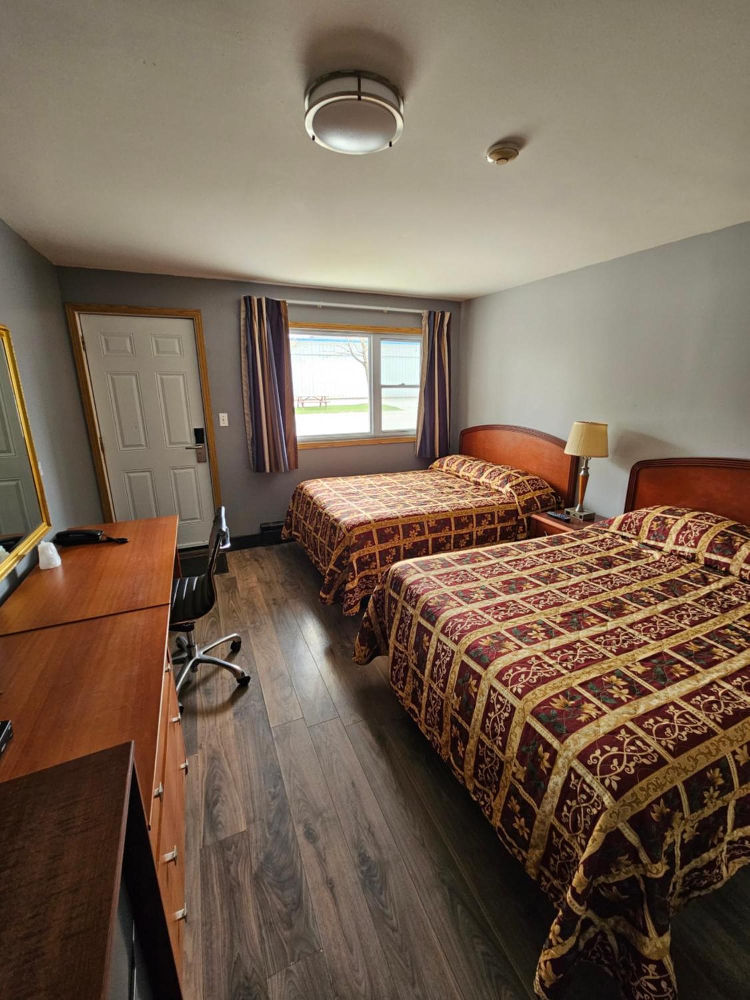 Forest Plaza Motel Mount Forest Екстериор снимка