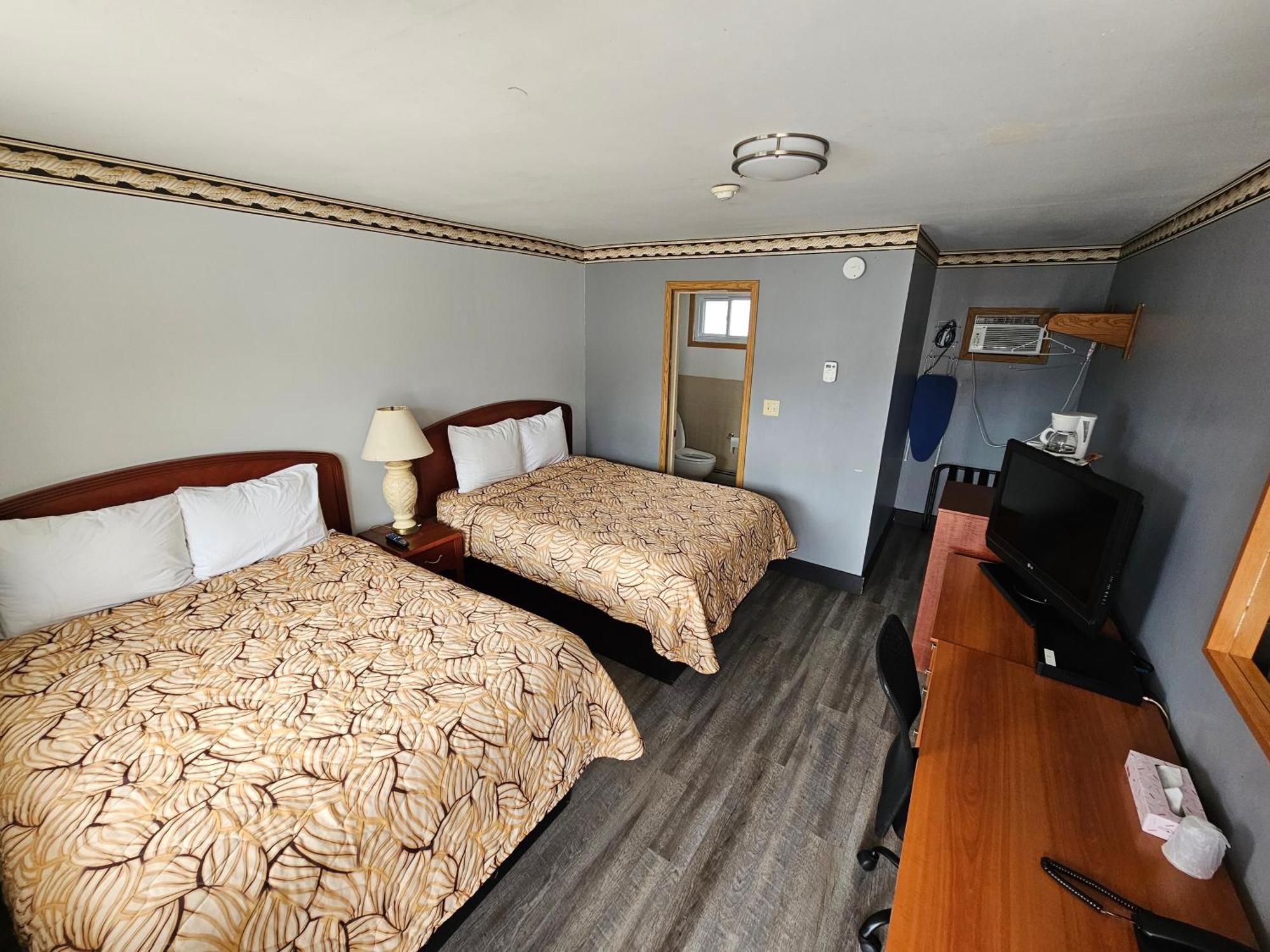 Forest Plaza Motel Mount Forest Екстериор снимка
