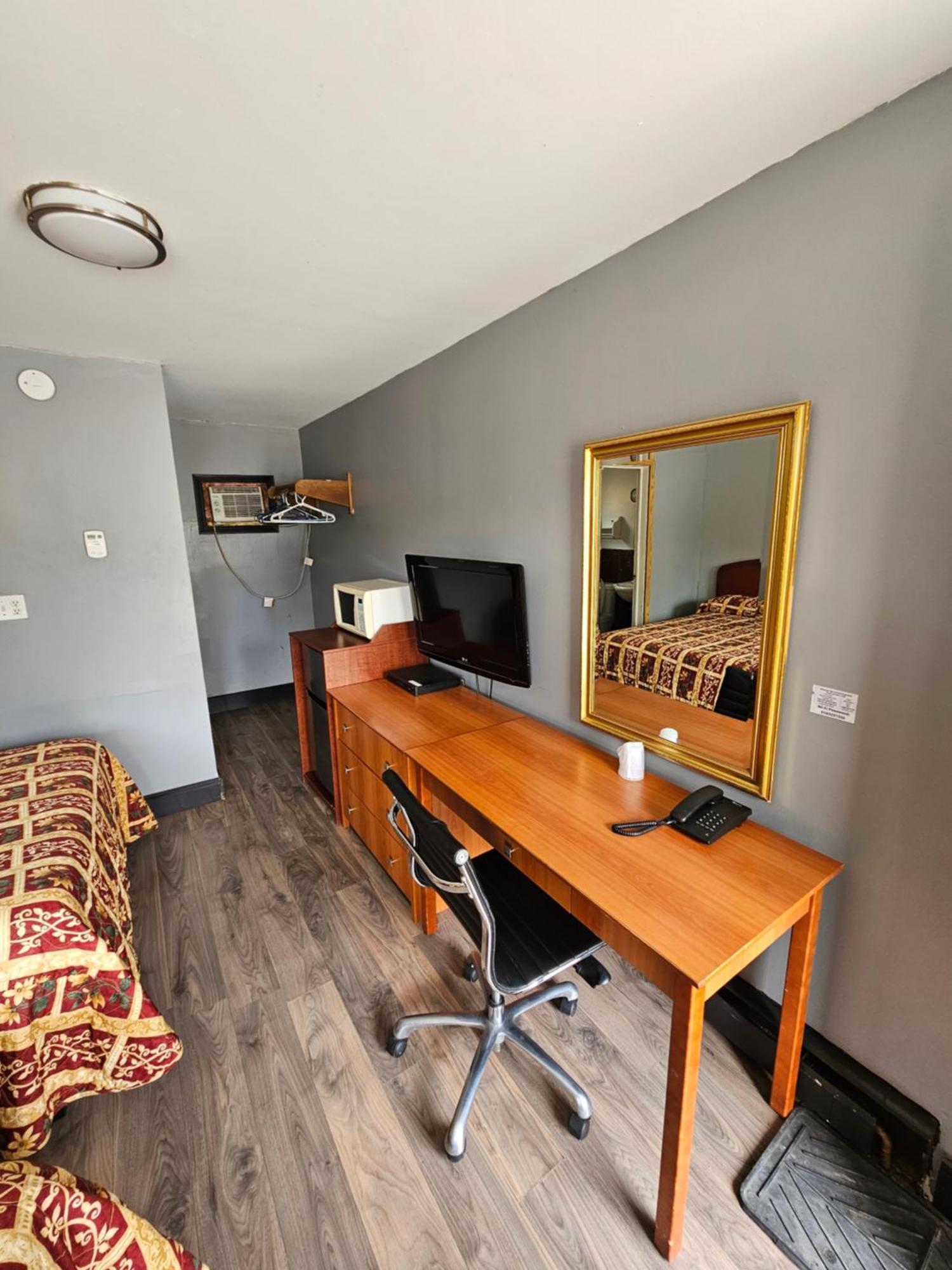 Forest Plaza Motel Mount Forest Екстериор снимка