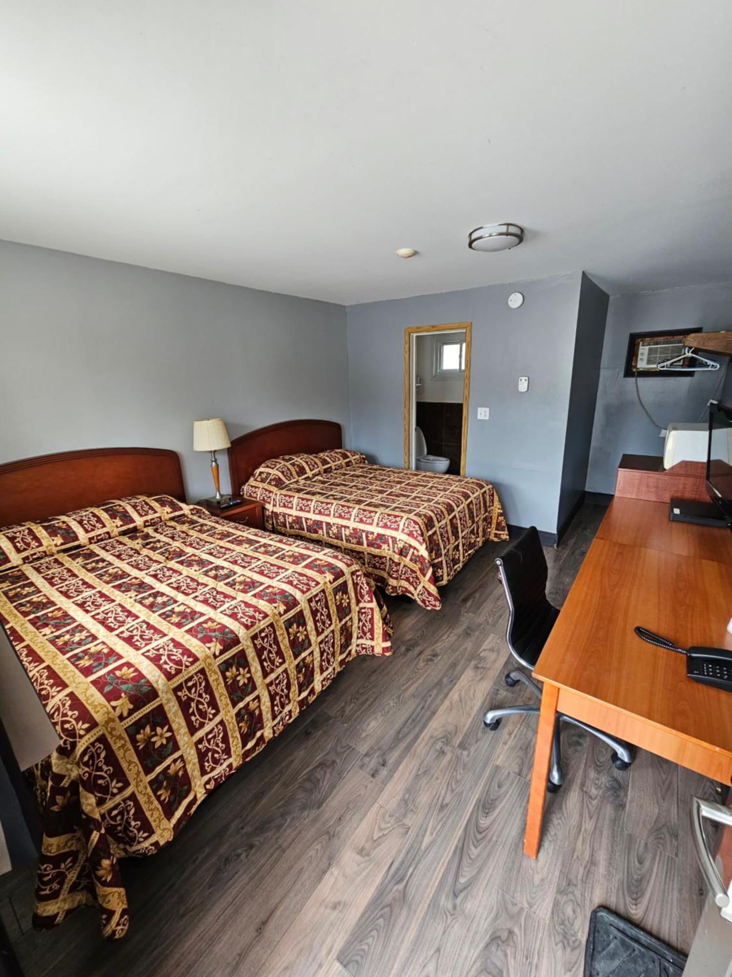 Forest Plaza Motel Mount Forest Екстериор снимка