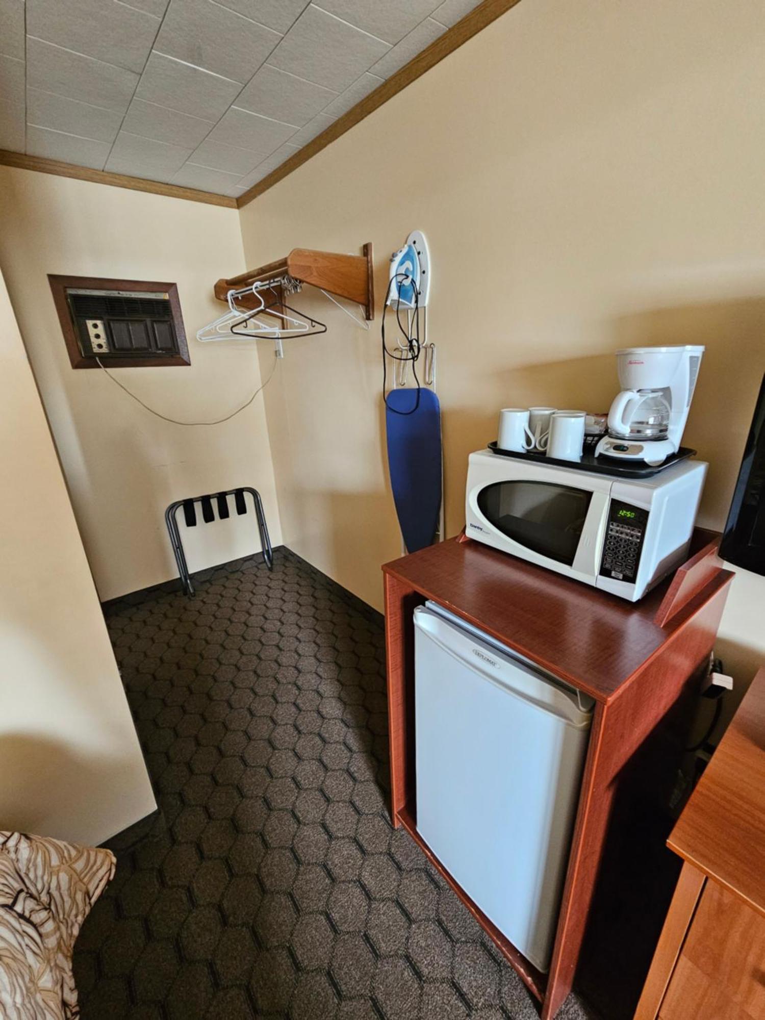Forest Plaza Motel Mount Forest Екстериор снимка