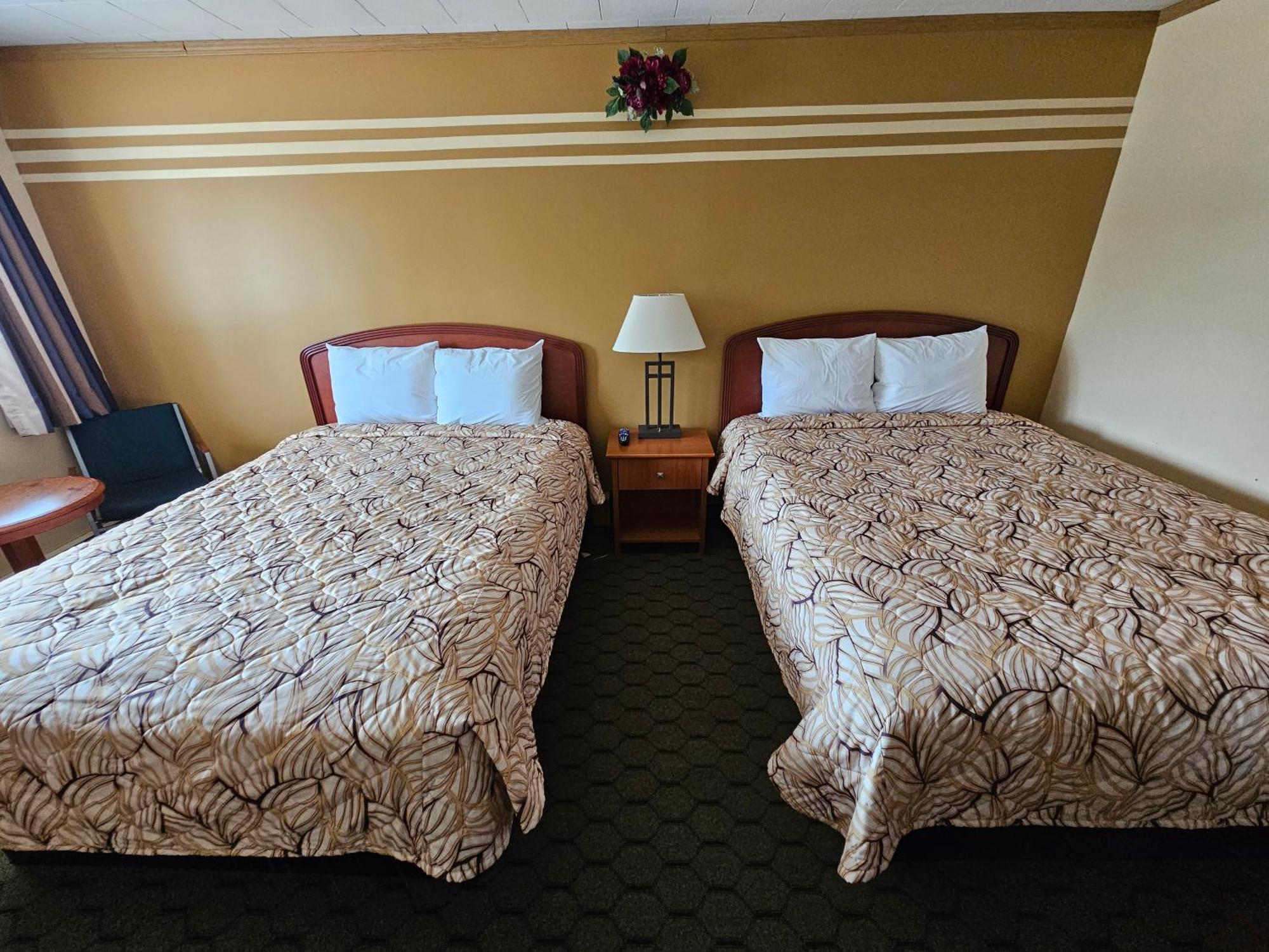 Forest Plaza Motel Mount Forest Екстериор снимка