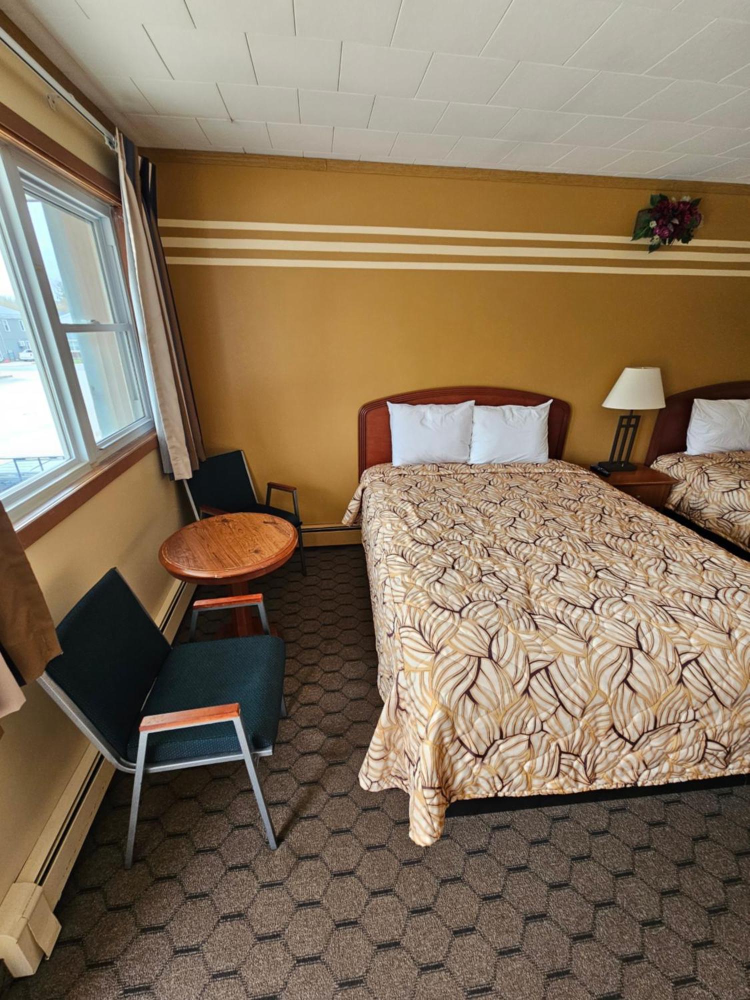 Forest Plaza Motel Mount Forest Екстериор снимка