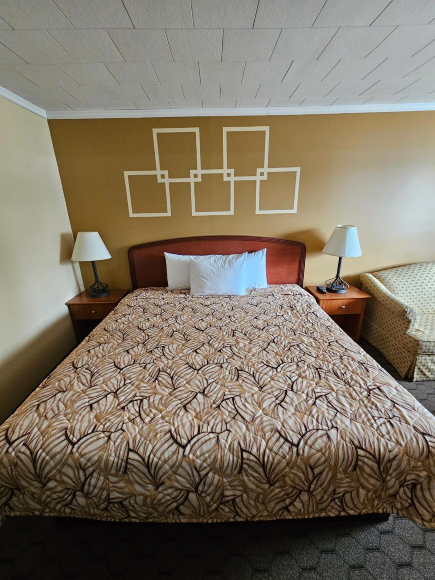 Forest Plaza Motel Mount Forest Екстериор снимка