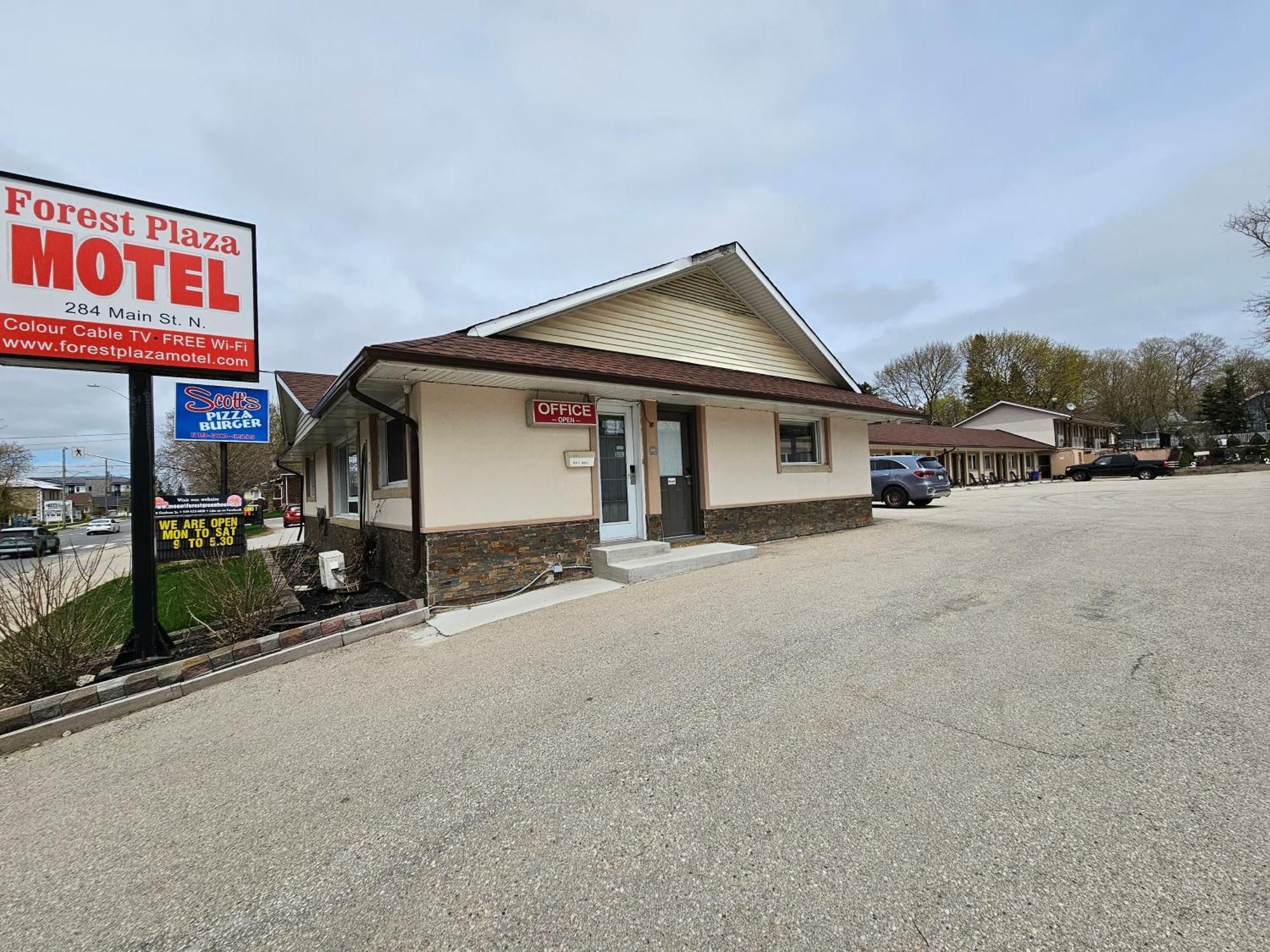 Forest Plaza Motel Mount Forest Екстериор снимка