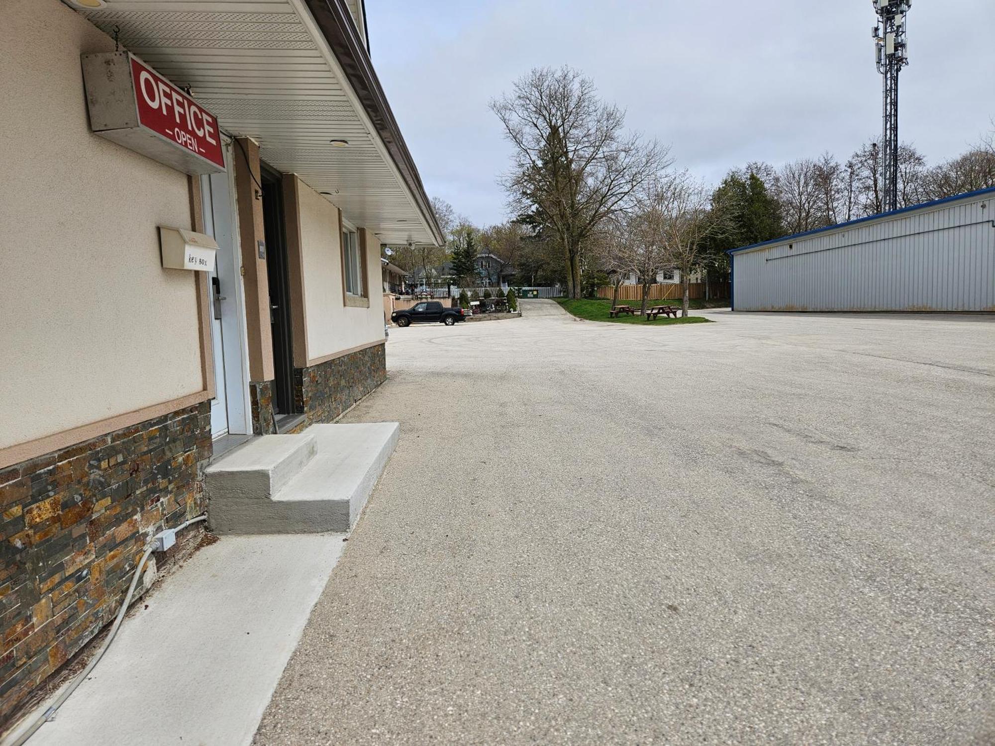 Forest Plaza Motel Mount Forest Екстериор снимка