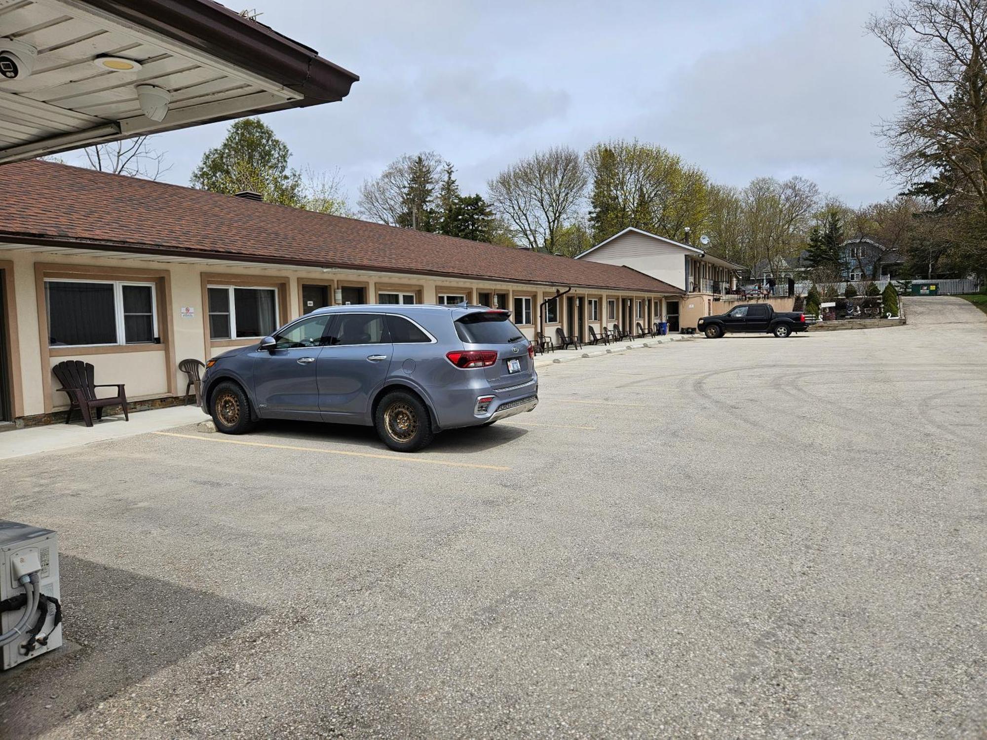 Forest Plaza Motel Mount Forest Екстериор снимка