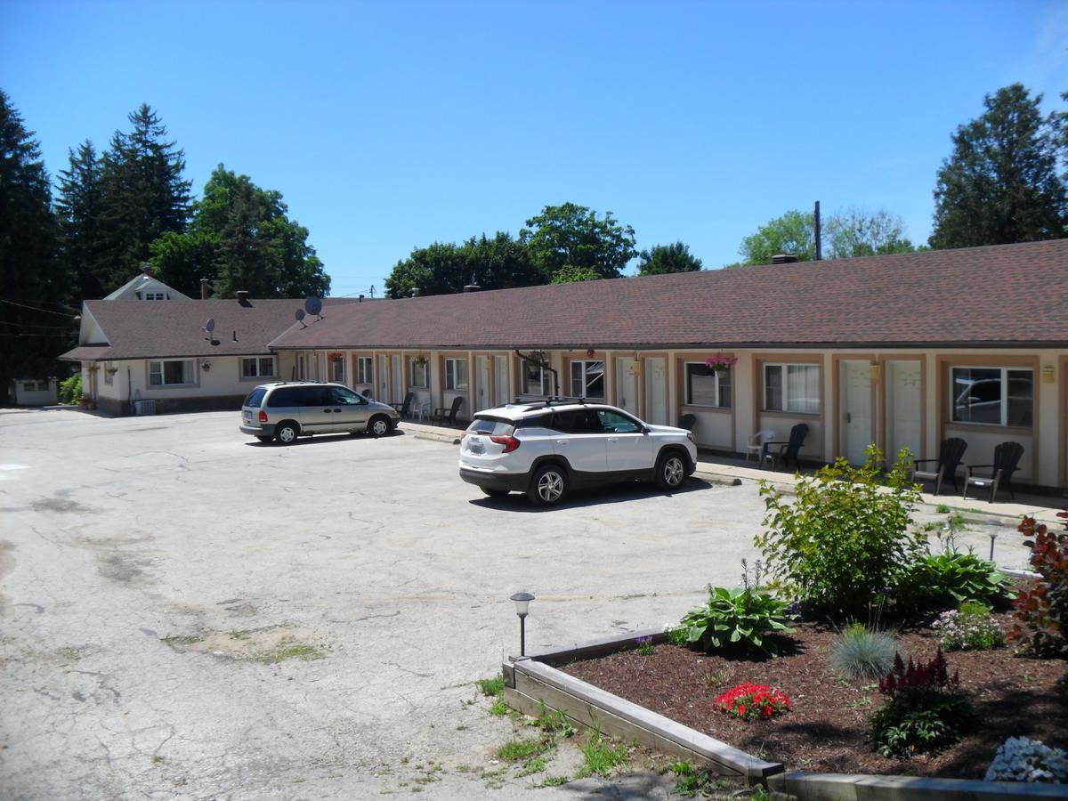 Forest Plaza Motel Mount Forest Екстериор снимка