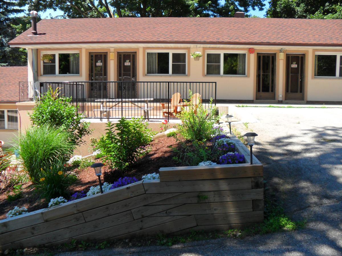 Forest Plaza Motel Mount Forest Екстериор снимка