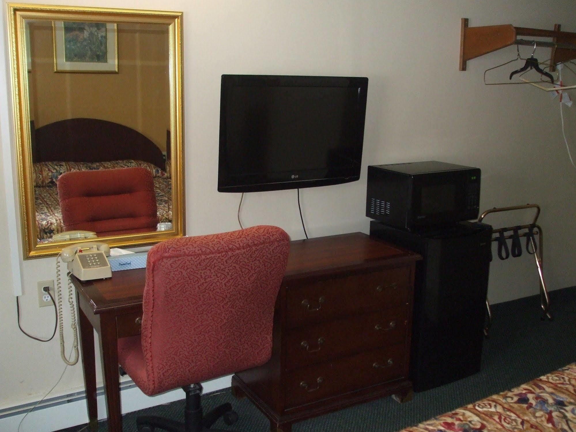 Forest Plaza Motel Mount Forest Екстериор снимка