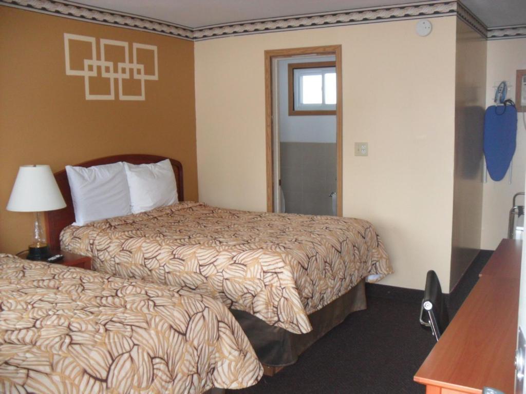 Forest Plaza Motel Mount Forest Екстериор снимка