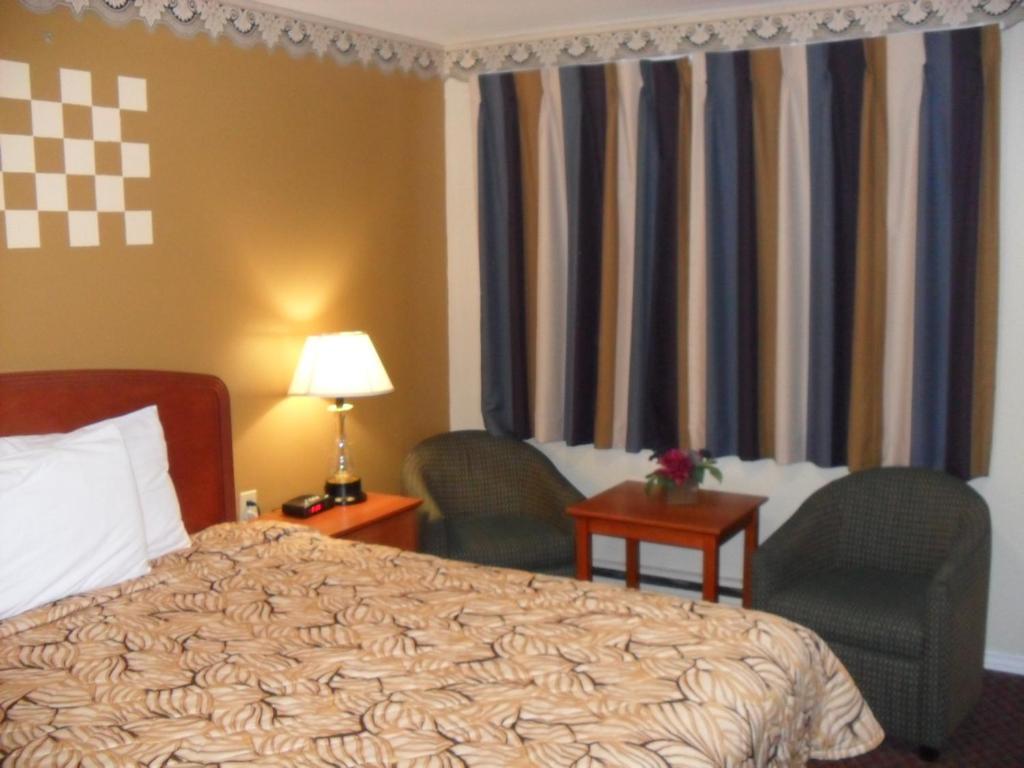 Forest Plaza Motel Mount Forest Екстериор снимка