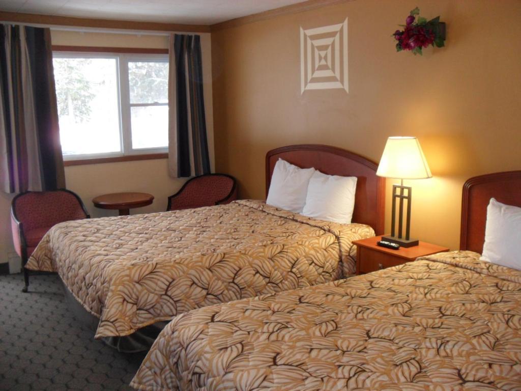 Forest Plaza Motel Mount Forest Екстериор снимка