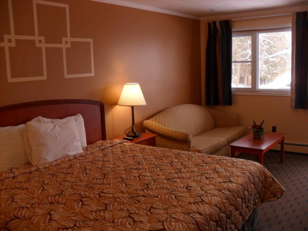 Forest Plaza Motel Mount Forest Екстериор снимка