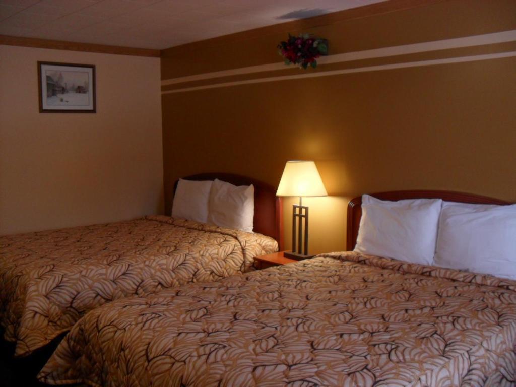 Forest Plaza Motel Mount Forest Екстериор снимка