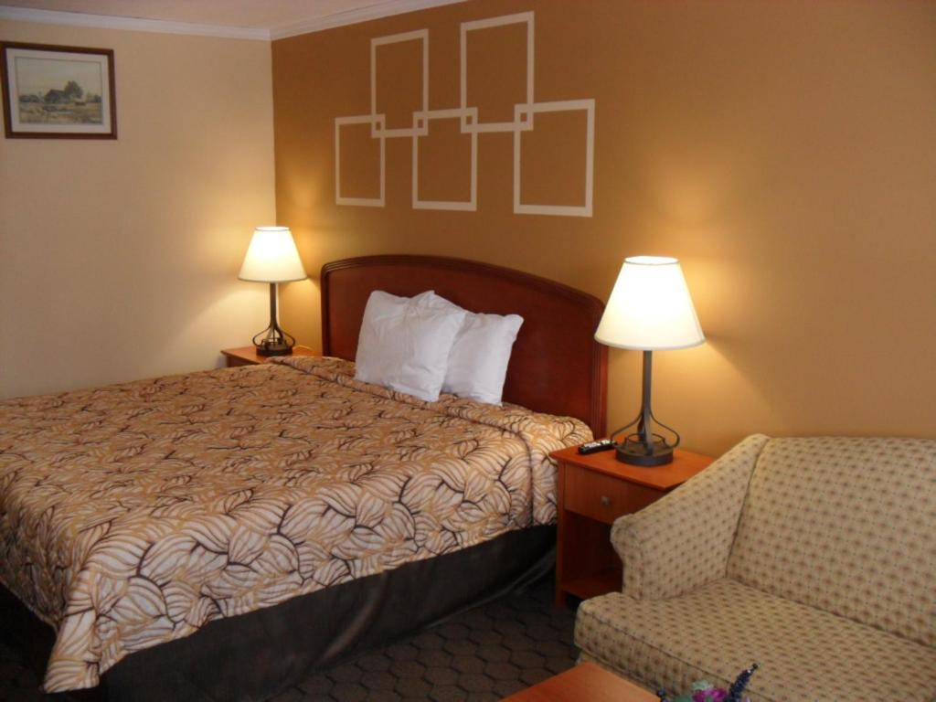 Forest Plaza Motel Mount Forest Екстериор снимка