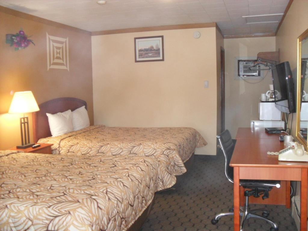 Forest Plaza Motel Mount Forest Екстериор снимка